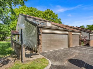 518 Turnberry Ln, Cleveland, OH 44143