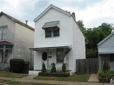 821 Ervin Ter photo 1