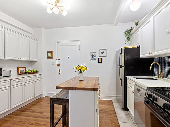 5th image of 385 E 18th St APT 2E
