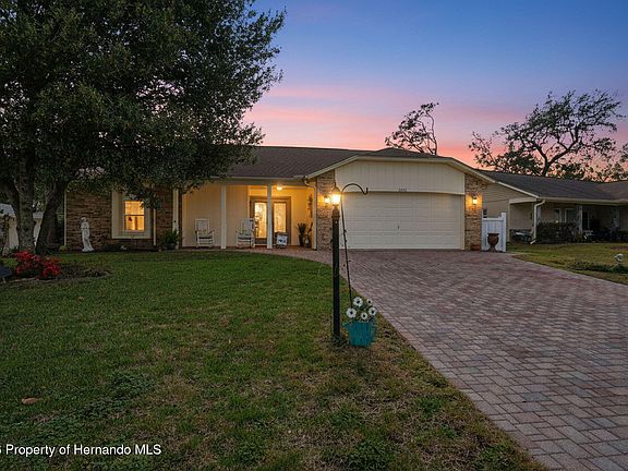 3rd image of 2658 Royal Ridge Dr