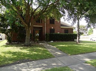 3702 Pine Tree Dr, Pearland, TX 77581