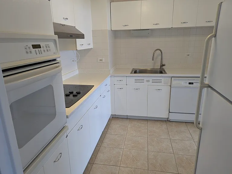 6301 N Sheridan Rd #18J — Photo 11