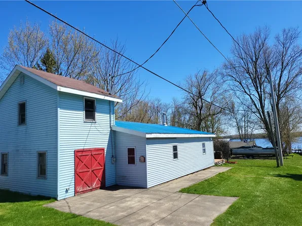 17 2nd St, Hammond, NY 13646