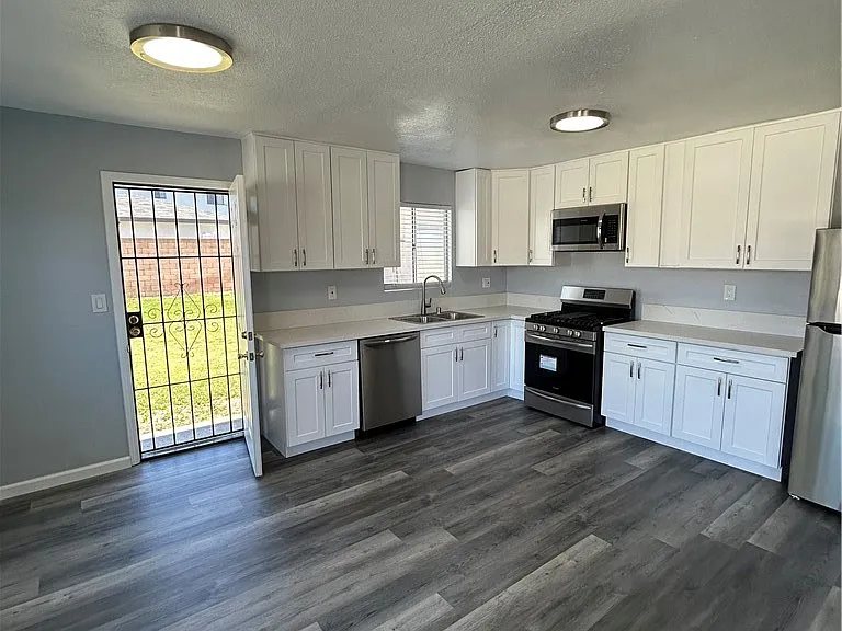 8523 Cedar St — Photo 6