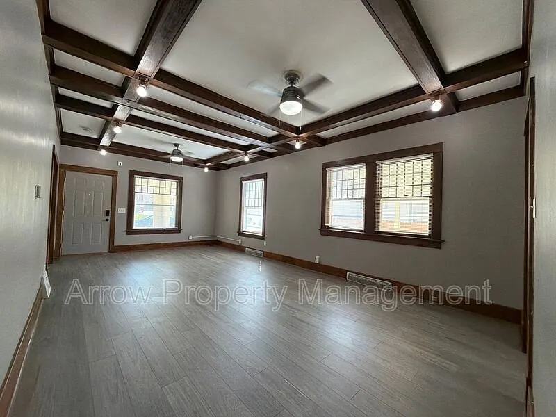 3 bed, 1.0 bath, 1232 sqft, $1,195 — Photo 3