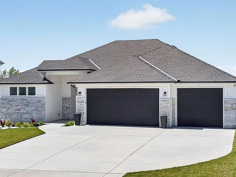 8808 N Clarion Ave — Photo 1