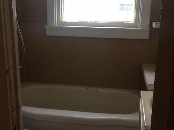 5th image of 821 Buffalo St