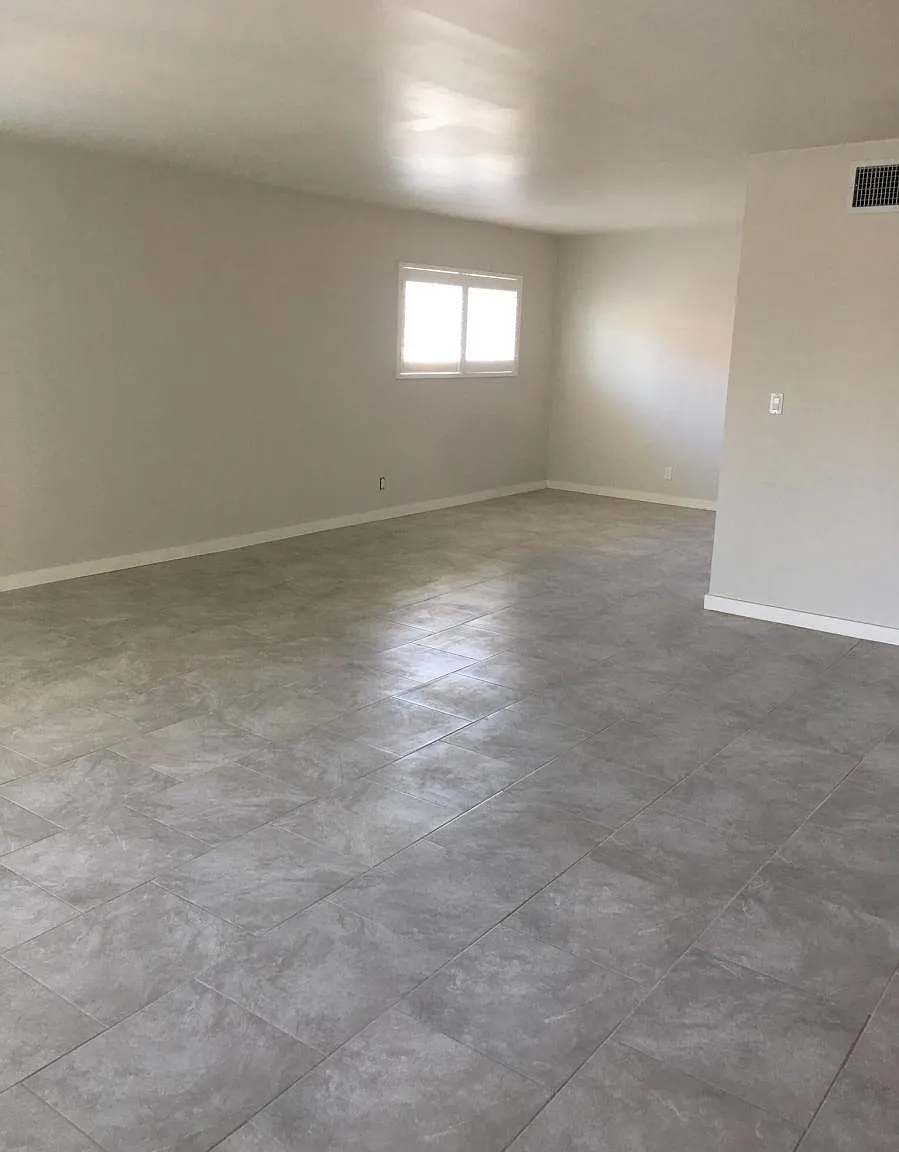 133 N Almont Dr — Photo 4