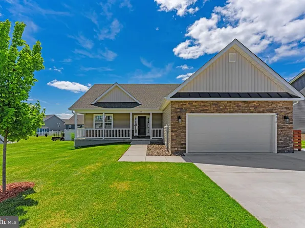 210 Lahaye Dr, Martinsburg, WV 25405