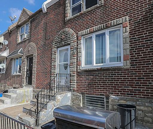 2nd image of 4033 Lawndale St