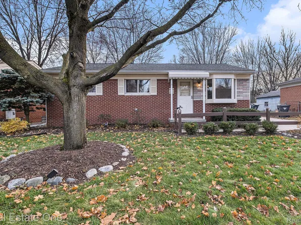 380 Trombley Dr, Troy, MI 48083