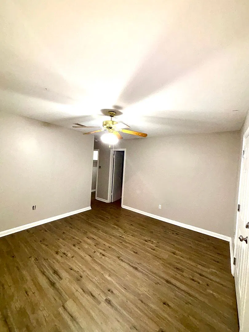 DM 8272-74 Keel Ave — Photo 2