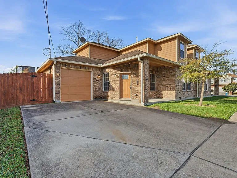 2906 Anita #B — Photo 3