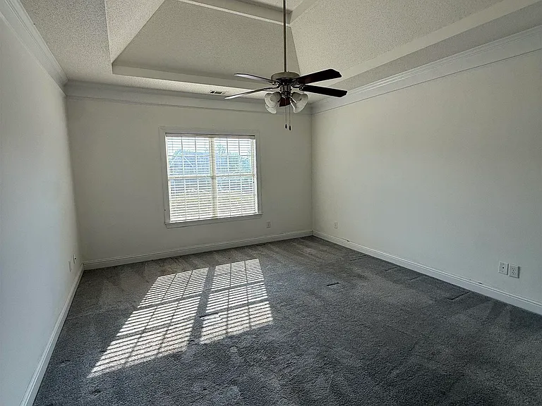 136 Roseine Dr — Photo 12