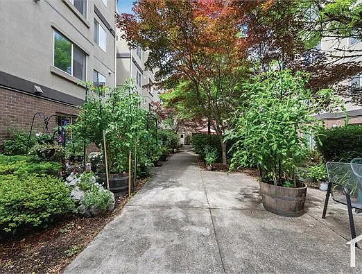 2 bed, 618 sqft, $1,399 — Photo 2
