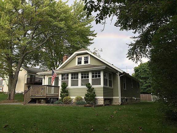 exterior front right