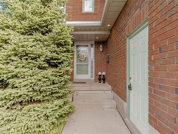 2nd image of 3363 Columbine Cres