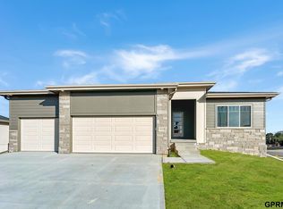 21907 McClellan Dr, Gretna, NE 68028