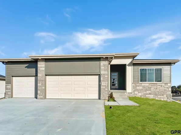 21907 McClellan Dr, Gretna, NE 68028