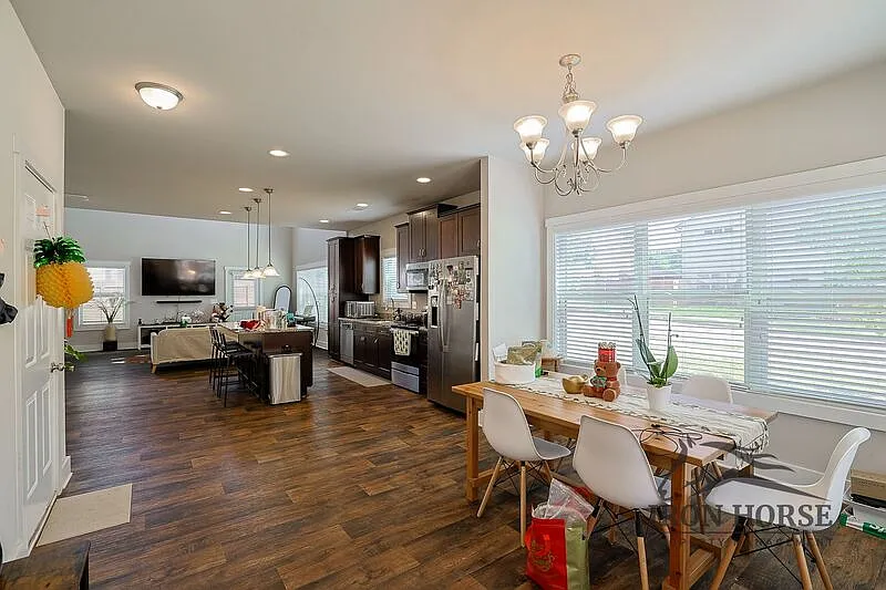 4 bed, 3.0 bath, 2277 sqft, $2,500 — Photo 4