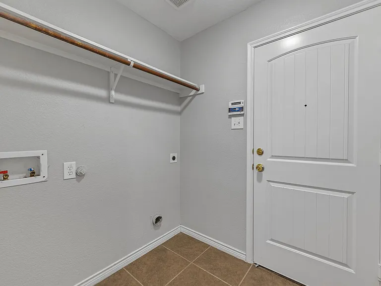 5590 Manitou Dr — Photo 9
