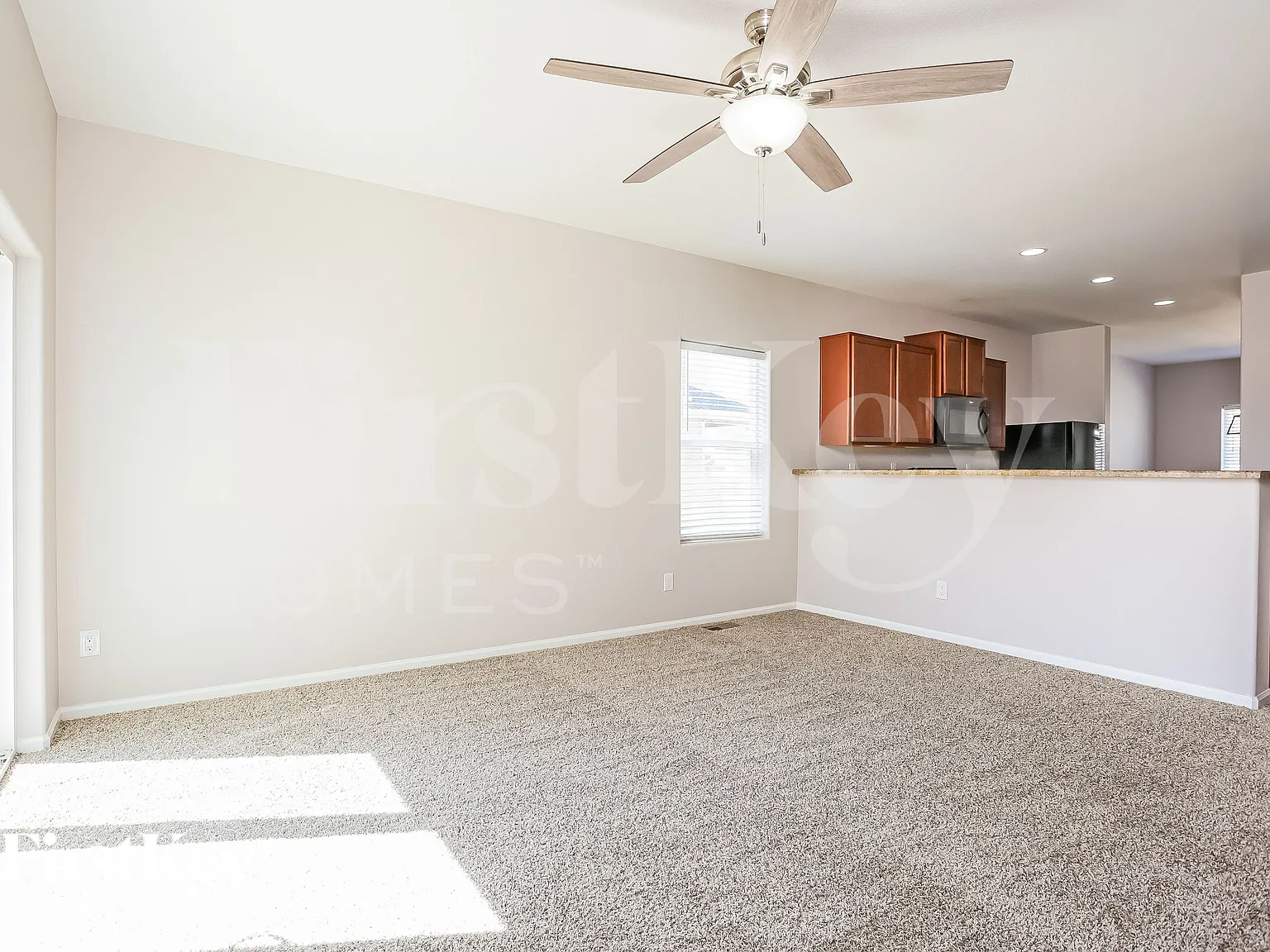3 bed, 2.0 bath, 1469 sqft, $2,030 — Photo 2