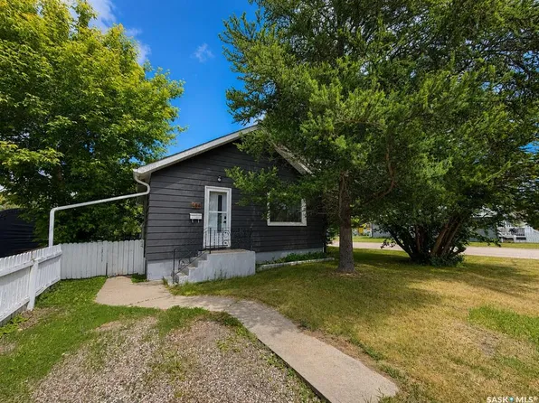 684 8th STREET E, Prince Albert, SK S6V 0W7
