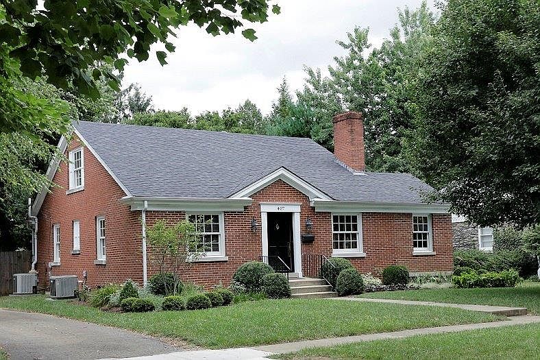1st image of 407 Queensway Dr