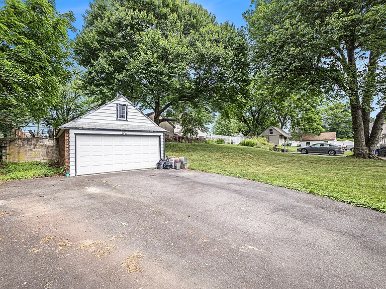 524 Continental Rd — Photo 28