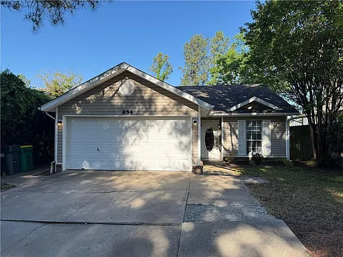 854 Tamarack St Photo 1