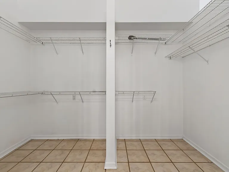 2324 NW 40th Pl — Photo 33