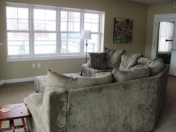 4th image of 815 Wells St Unit 205