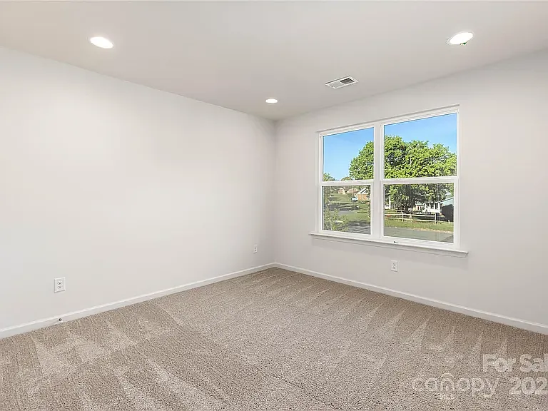 3 bed, 2.5 bath, 1520 sqft, $2,491 — Photo 2