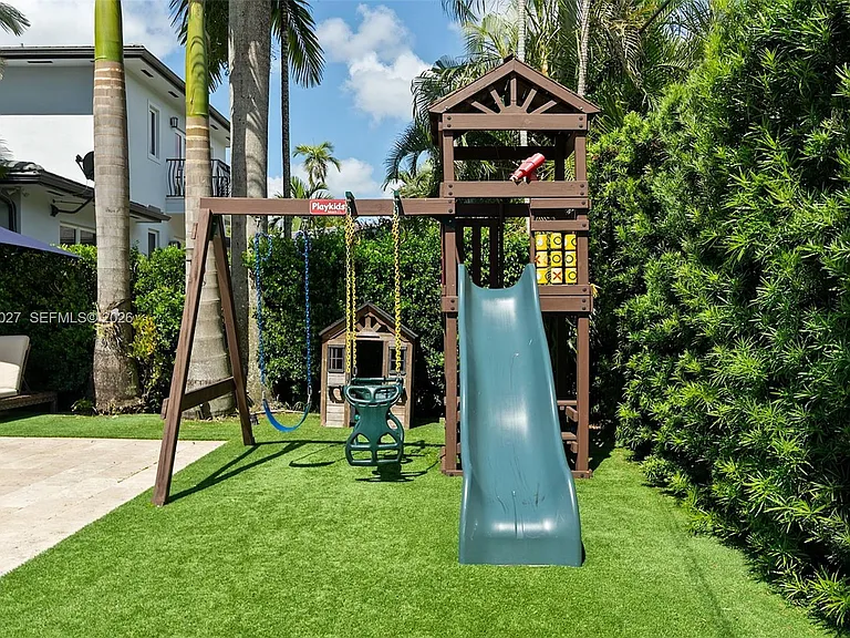 4750 Alhambra Cir — Photo 42