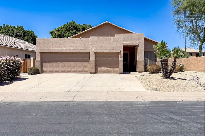 3 bed, 2.0 bath, 1594 sqft, $2,595 — Photo 3