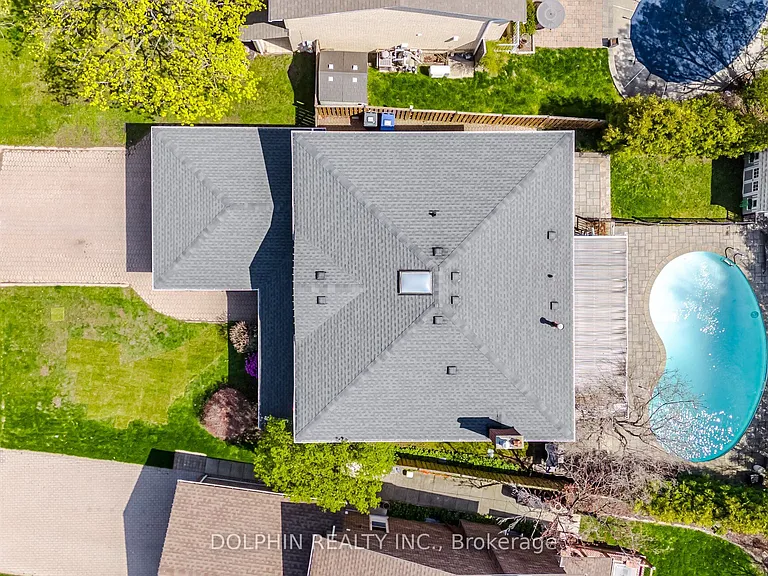 1090 Vanier Dr — Photo 4