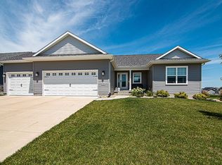 2703 Autumn Woods Dr, Cedar Falls, IA 50613