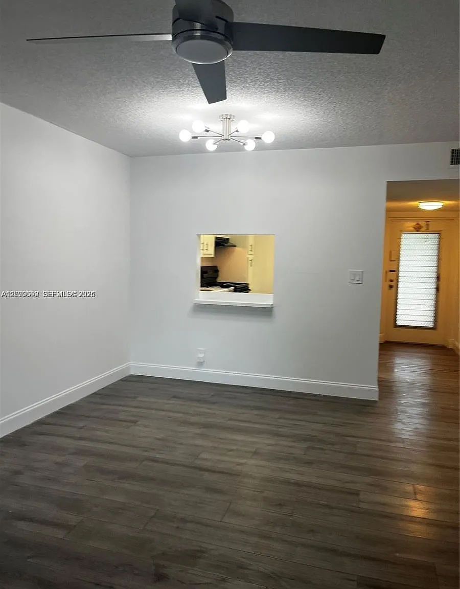 Sands Point Condominium V — Photo 2