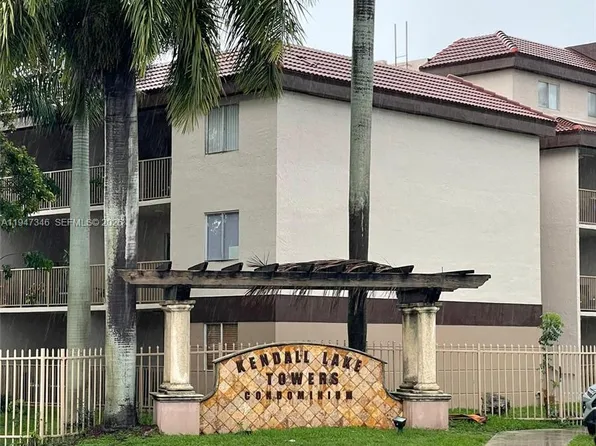 15221 SW 80th St APT 313, Miami, FL 33193