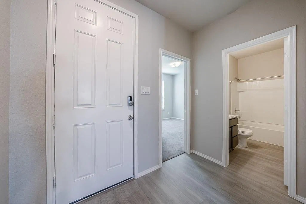 4 bed, 2433 sqft, $2,950 — Photo 3