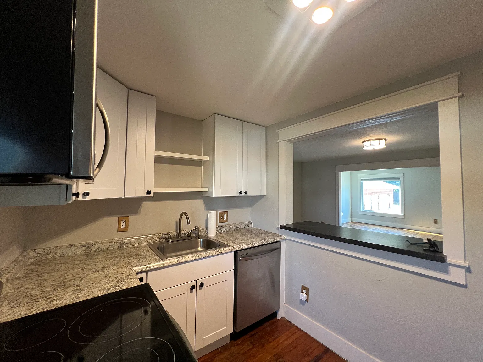 Studio, 576 sqft, $950 — Photo 3