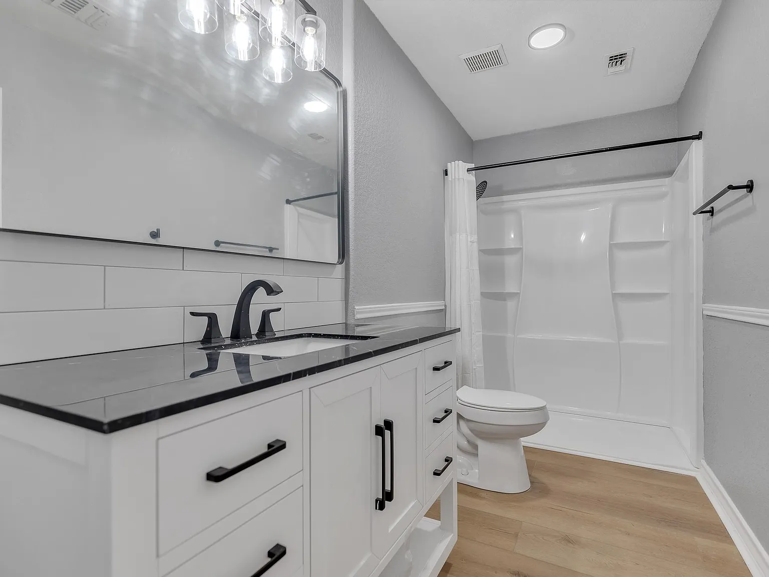 4 bed, 4.0 bath, 2970 sqft, $728 — Photo 2