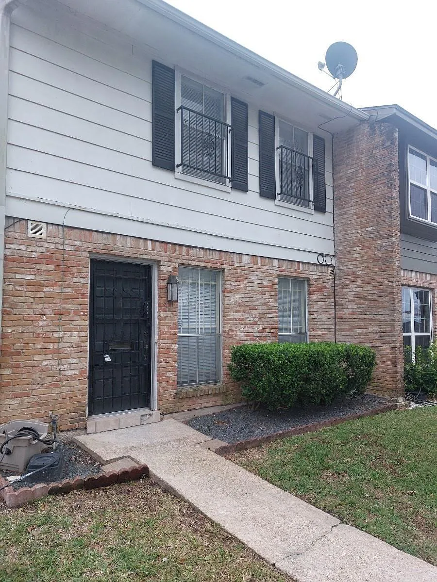 Building Photo - 1846 Hollister St #6