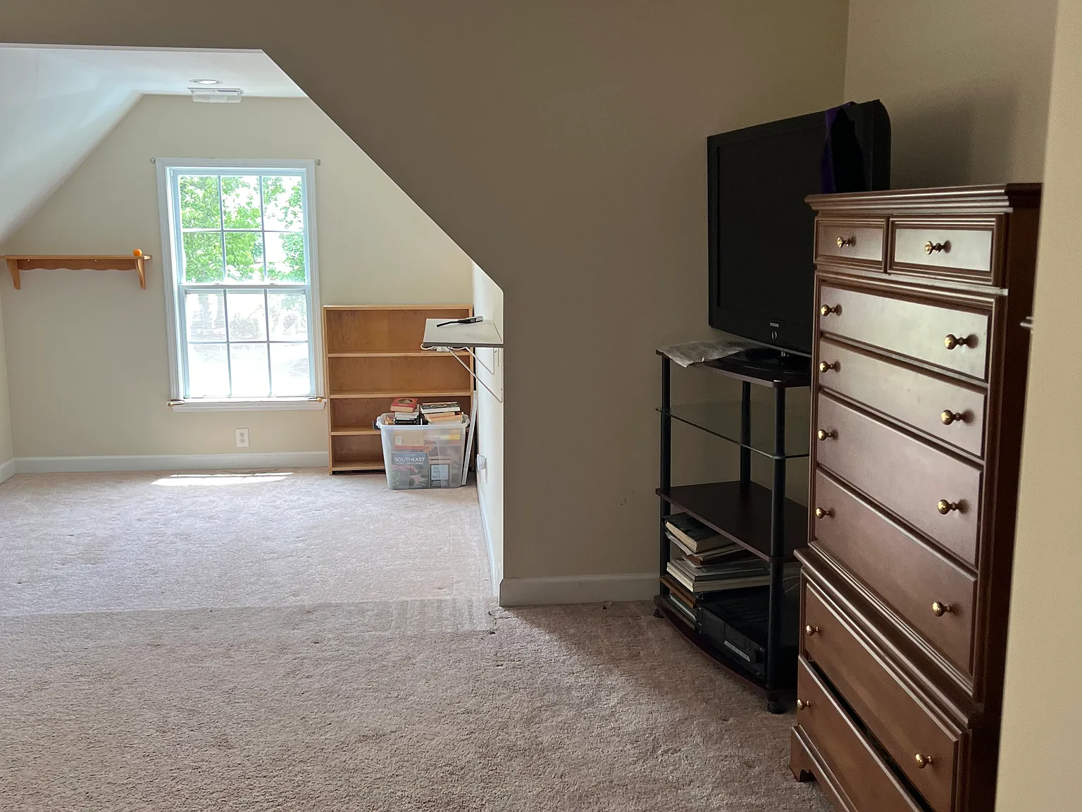 4 bed, 2285 sqft, $1,100 — Photo 3