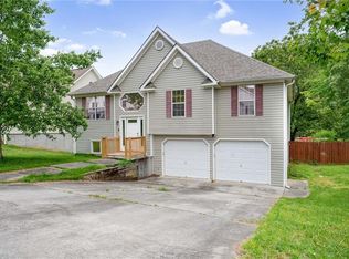 101 Twin Oaks Dr, Calhoun, GA 30701