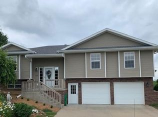 10204 Vineyard Ct, Saint Joseph, MO 64505