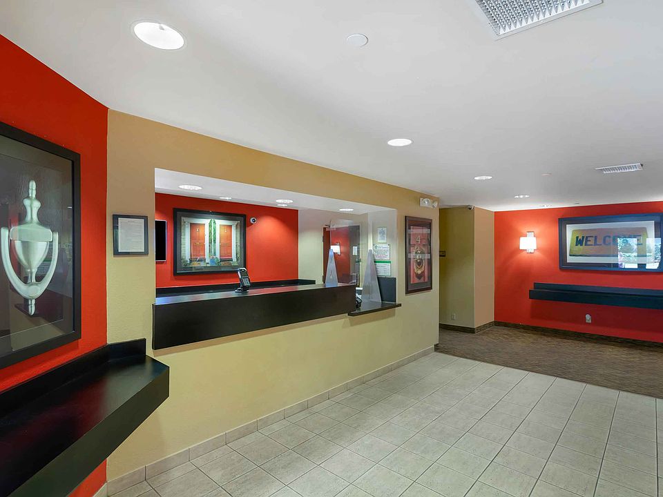 Lobby and Guest Check-in