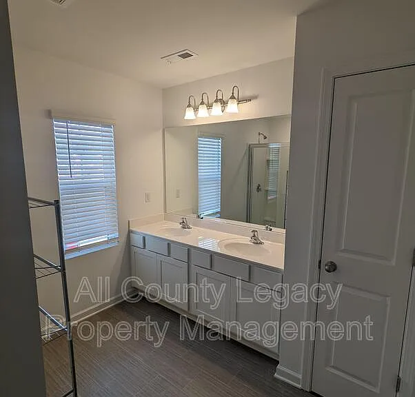 1100 Lossie Ln — Photo 7