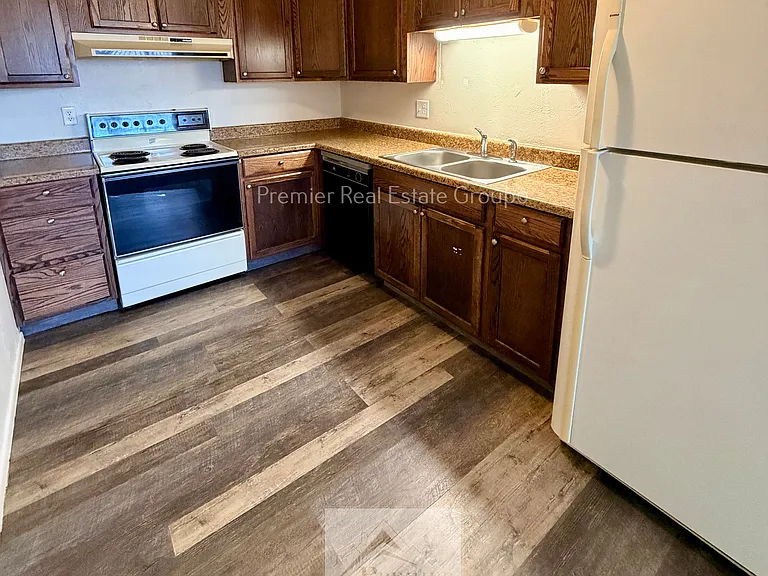 1466 Hathaway Dr #F — Photo 6