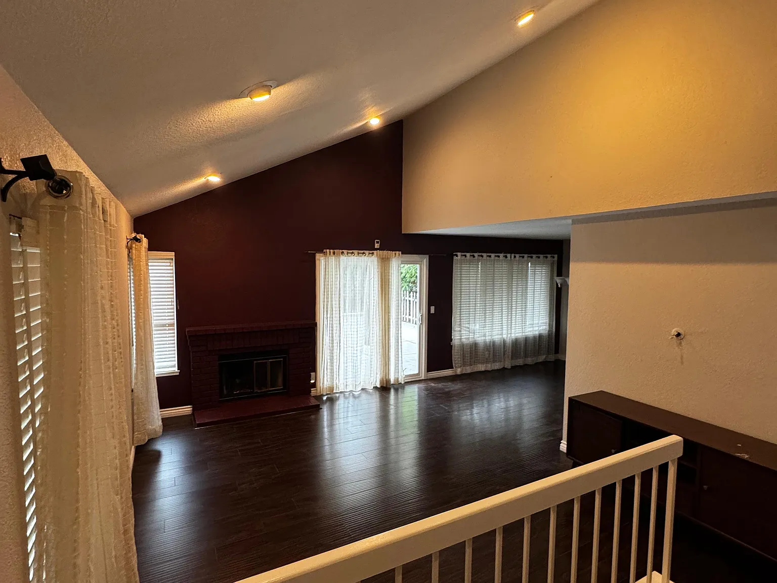 3 bed, 2.5 bath, 1486 sqft, $4,750 — Photo 2